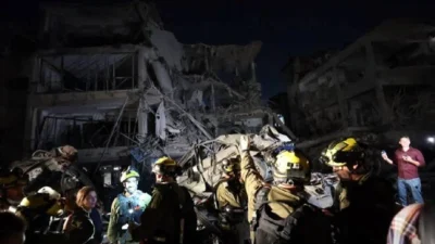 İran'ın misilleme olarak İsrail'e düzenlediği füze saldırılarında 3 kişinin hayatını