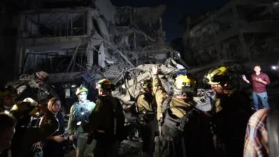 İran'ın İsrail'e düzenlediği balistik füze saldırılarında üç İsrailli hayatını kaybederken,