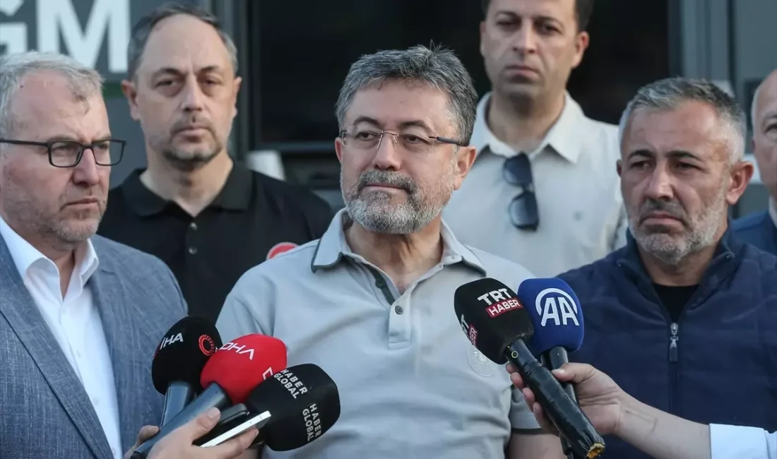 Tarım ve Orman Bakanı İbrahim Yumaklı, İzmir'de devam eden orman