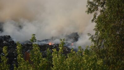 İzmir Karşıyaka'da Yamanlar Dağı eteklerindeki belediyeye ait katı atık arıtma