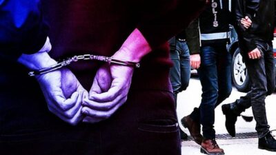 İzmir Cumhuriyet Başsavcılığı'nın talimatıyla düzenlenen FETÖ/PDY operasyonunda, 14'ü aktif görevde