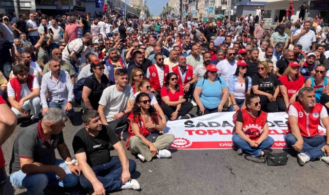 İzmir Büyükşehir Belediyesi'nde toplu iş sözleşmesi görüşmelerinde anlaşma sağlanamaması üzerine