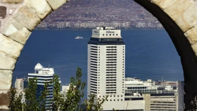 İzmir Büyükşehir Belediyesi, kentin simge yapılarından olan ancak 2020'den bu