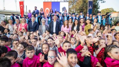 İzmir Büyükşehir Belediyesi Yuvamız İzmir Çocuk Etkinlik Merkezleri’nde mezuniyet sevinci