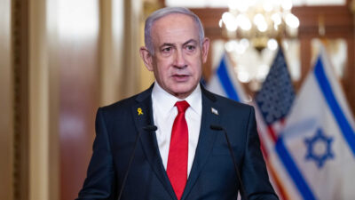 İsrail Başbakanı Binyamin Netanyahu, saldırıların devam ettiği İran’daki muhaliflere seslenerek