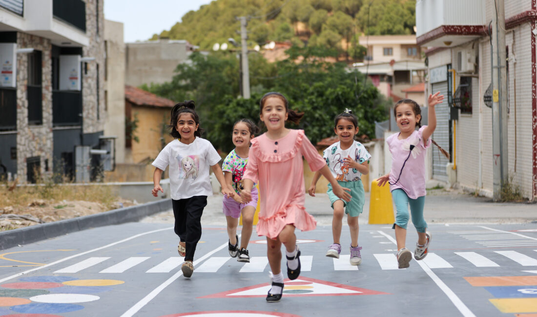 Buca Belediyesi, ilçenin sokaklarını yeniden tasarlayarak minik Bucalılar için yepyeni
