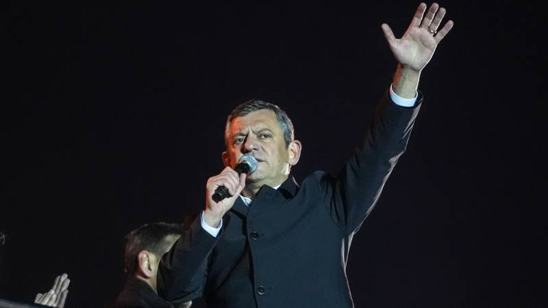 CHP Genel Başkanı Özgür Özel, kurultay davasının ertelenmesi sonrası yaptığı