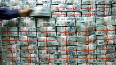 Türkiye ekonomisi nisanda da dış ticaret açığı vermeye devam etti.