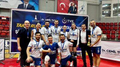 İzmir Büyükşehir Belediyesi’nin düzenlediği Şirketler Arası Voleybol Turnuvası finalinde Allianz’ı