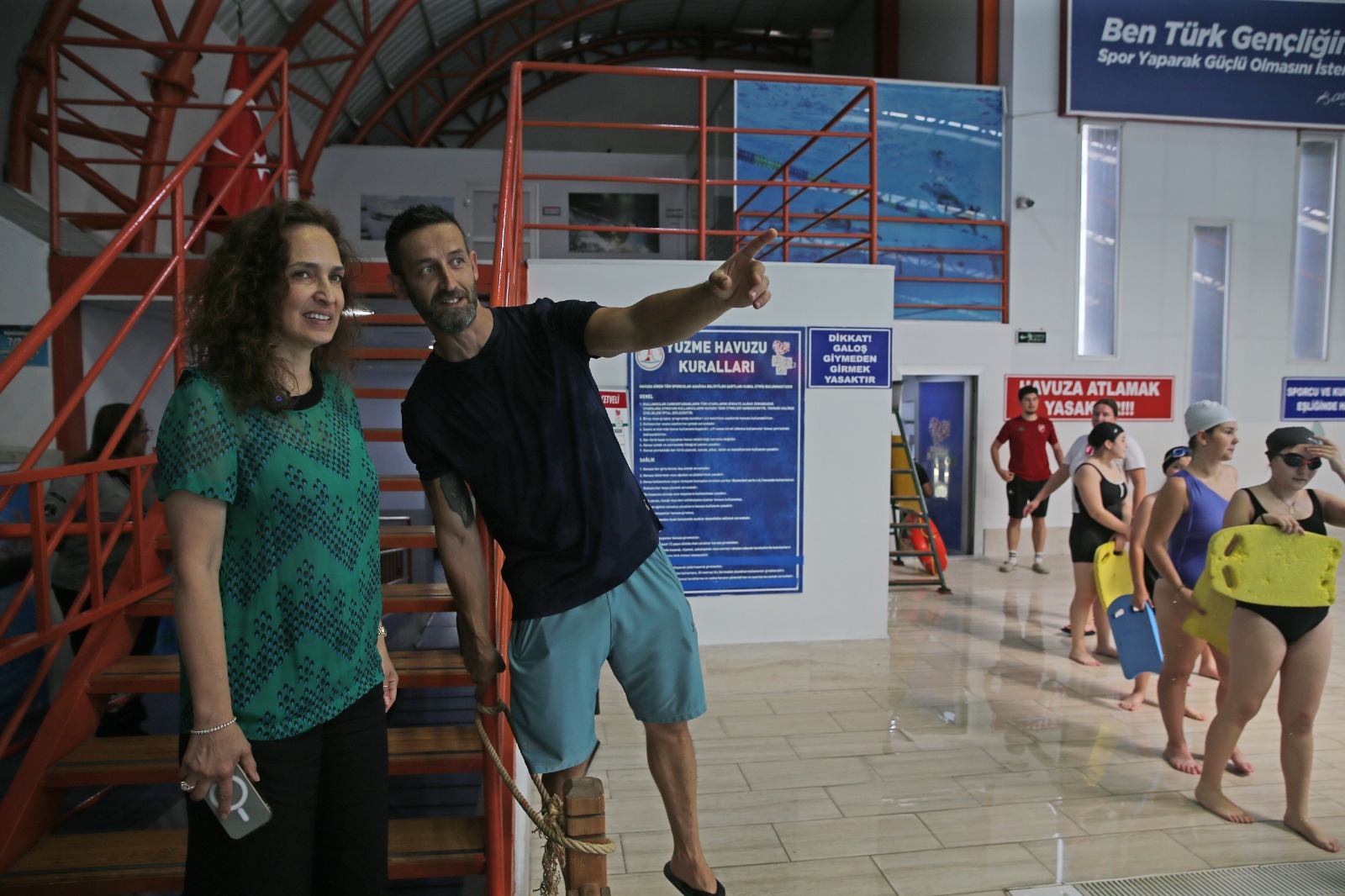 Karşıyaka’nın yarı olimpik ölçülerdeki tek kapalı yüzme tesisi olan Karşıyaka