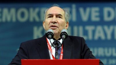 CHP’nin eski genel başkanı Altan Öymen, zatürre nedeniyle yoğun bakıma