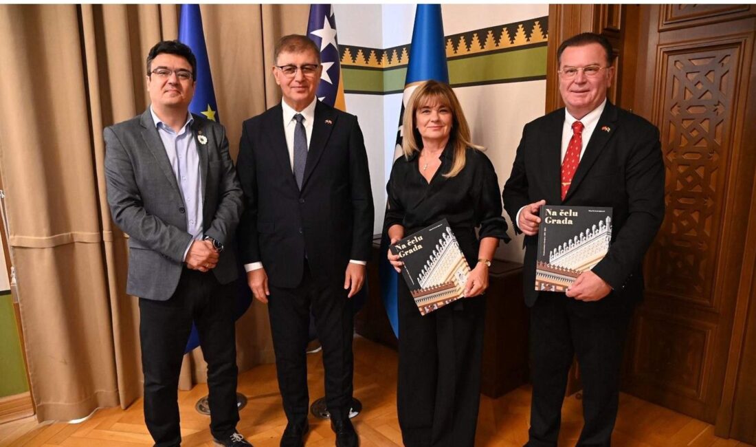 Saraybosna Belediyesi’ni ve Türkiye’nin Saraybosna Büyükelçiliği’ni ziyaret eden Tugay, kültürel