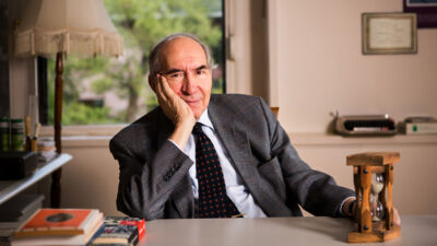 Virüs enfeksiyonu nedeniyle hastaneye kaldırılan eski CHP lideri Altan Öymen,