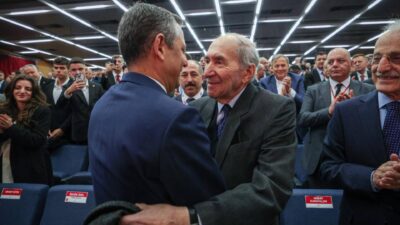 CHP lideri Özgür Özel, yaşamını yitiren eski genel başkan Altan