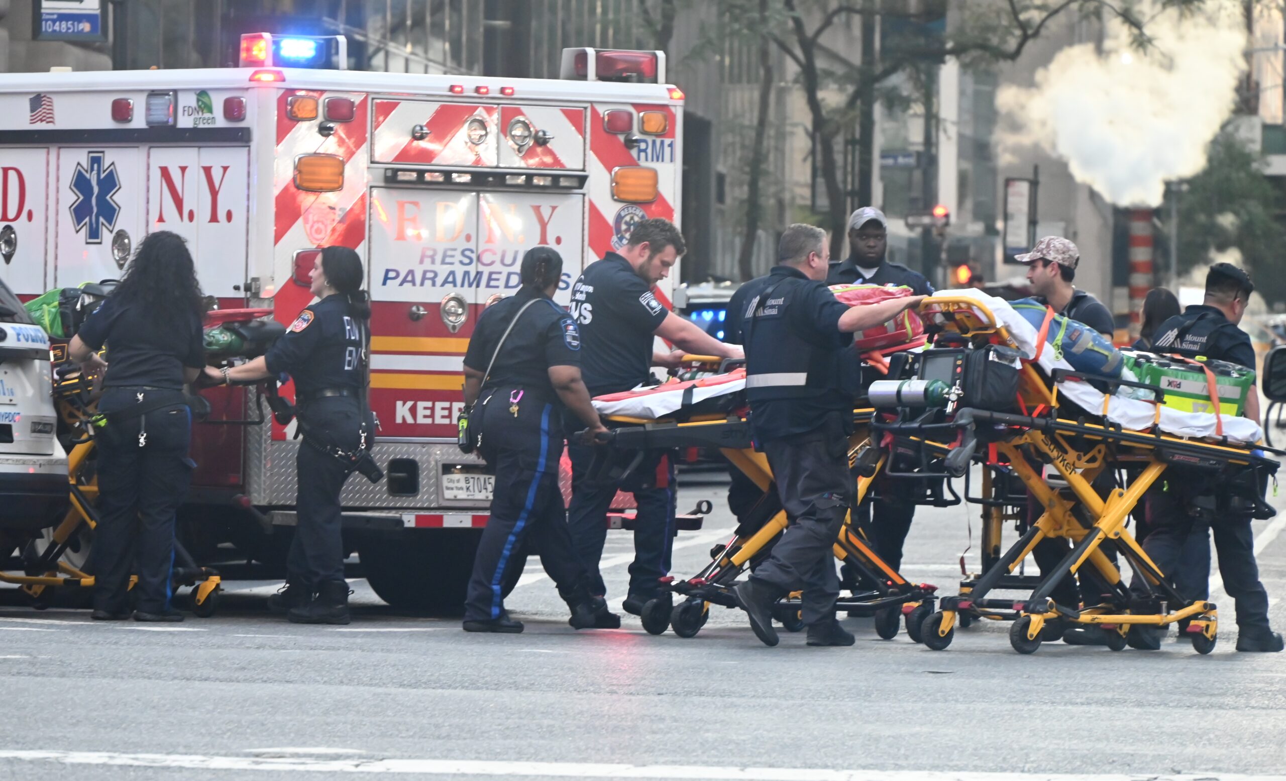 New York’un kalbinde gerçekleşen silahlı saldırıda 6 kişi hayatını kaybetti,