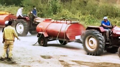 Bursa’da patlak lastiğe rağmen yangın söndürmeye su taşıyan çiftçiye Orman