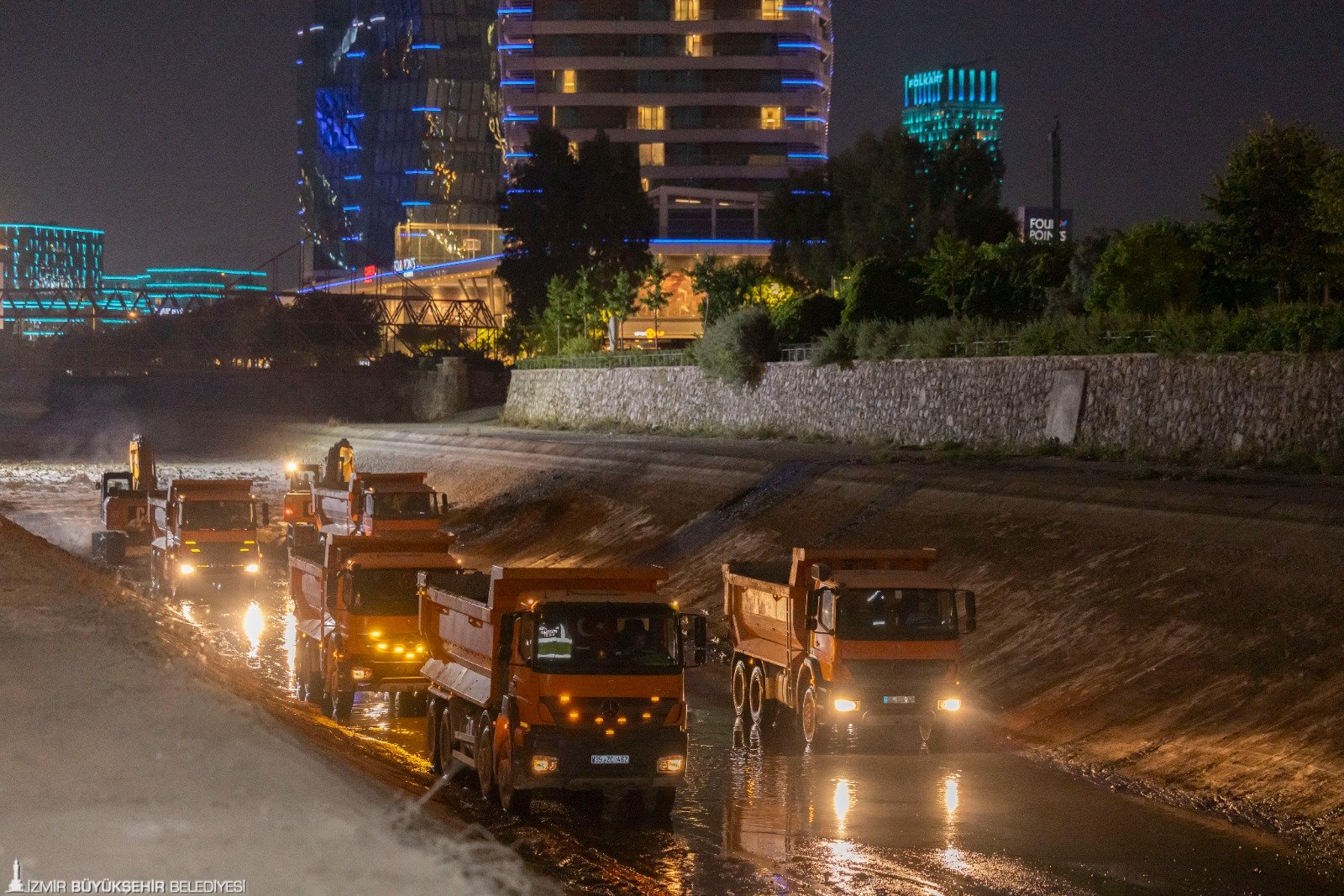 İZSU, koku ve kirliliği önlemek için Meles ve Manda derelerinde