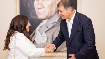KKTC Başkonsolosu Ayşen Volkan İnanıroğlu'na veda ziyaretinde duygusal anlar yaşandı.