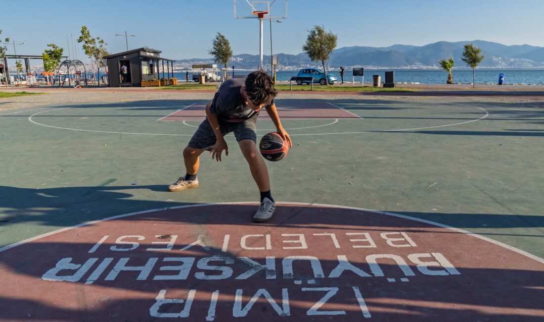 İzmir Büyükşehir Belediyesi’nin kent genelinde başlattığı Spor İstasyonu projesinin üçüncüsü