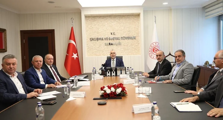 TİS görüşmelerinde hükümetin revize teklifinden Türk-İş’in haberi yok. Grev kapıda,