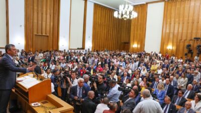 Cumhuriyet Halk Partisi (CHP) milletvekilleri, parti belediye başkanlarına yönelik gözaltı