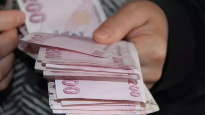 Hükümet, 600 bin kamu işçisine üçüncü zam teklifini açıkladı. İlk