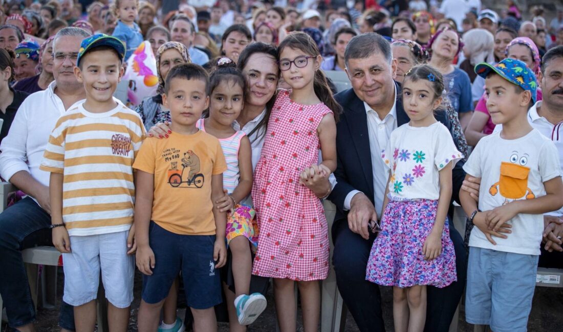 Dikili Deliktaş'ta Bamya Festivali ve Halk Ozanları Gecesi'ne eşi Öznur