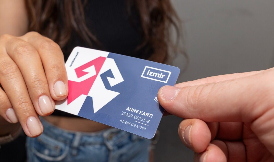 İzmir Büyükşehir Belediyesi’nin, annelere çocukları ile toplu ulaşımdan ücretsiz yararlanma