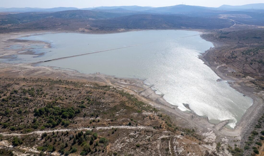 Alaçatı Kutlu Aktaş Barajı’ndaki su seviyesi %5’in altına düştü. İZSU,
