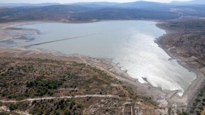 Alaçatı Kutlu Aktaş Barajı’ndaki su seviyesi %5’in altına düştü. İZSU,