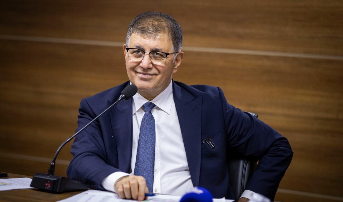 İzmir Büyükşehir Belediye Başkanı Cemil Tugay, suyun 10 metreküpe kadar