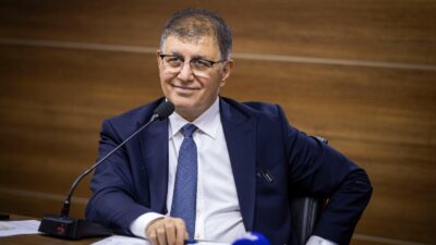 İzmir Büyükşehir Belediye Başkanı Cemil Tugay, suyun 10 metreküpe kadar