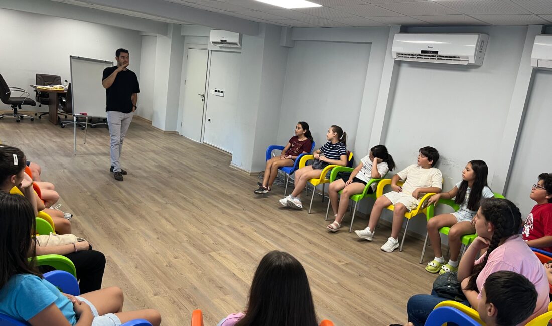 İzmir Çocuk Meclisi üyelerinin talebiyle “Akran Zorbalığı ile Mücadele” eğitimi