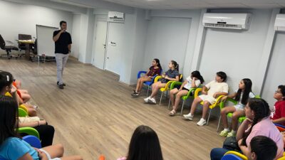 İzmir Çocuk Meclisi üyelerinin talebiyle “Akran Zorbalığı ile Mücadele” eğitimi