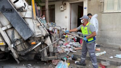 Bornova’nın Altındağ Zafer Mahallesi’nde, çevre sakinlerinin şikâyetiyle ortaya çıkan çöp