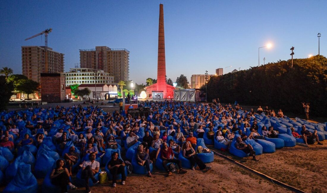İzmir Büyükşehir Belediyesi, ağustos boyunca kentin dört bir yanında konserler,