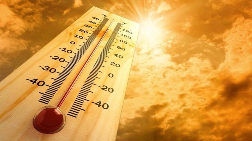 İzmir’de yaz etkisini artırıyor. Kent merkezinde sıcaklıklar 35-36 dereceyi bulurken,