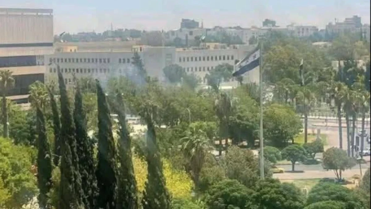 İsrail savaş uçakları Şam’daki Savunma Bakanlığı’nı hedef aldı. Süveyda’daki Dürzi-Suriye