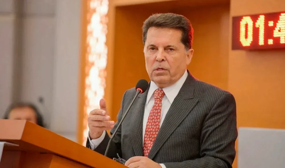 Terör örgütü üyeliği iddiasıyla tutuklanan Esenyurt Belediye Başkanı Ahmet Özer,