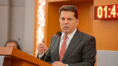 Terör örgütü üyeliği iddiasıyla tutuklanan Esenyurt Belediye Başkanı Ahmet Özer,