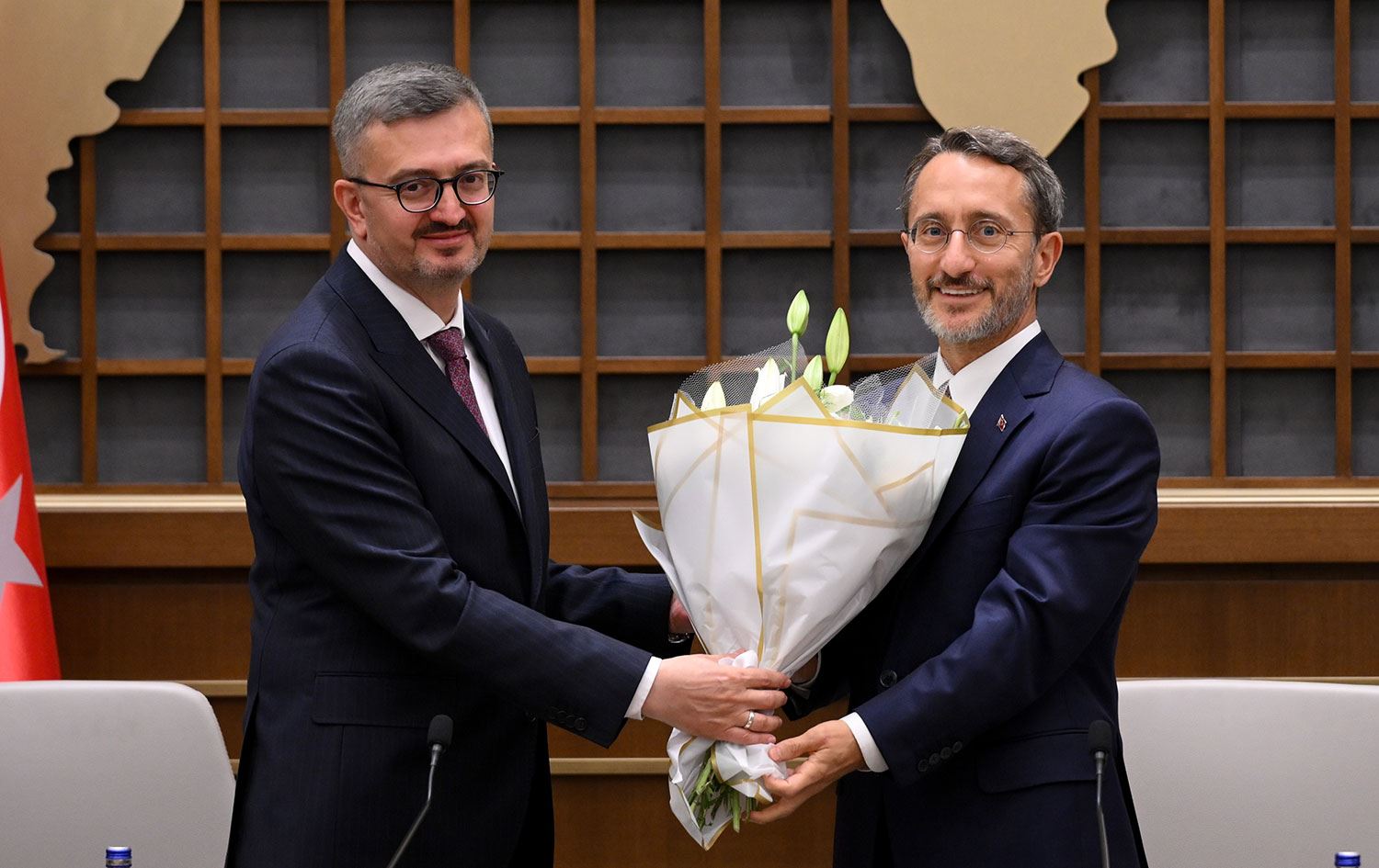 Cumhurbaşkanı Kararıyla atanan Burhanettin Duran, Fahrettin Altun’dan resmi törenle İletişim
