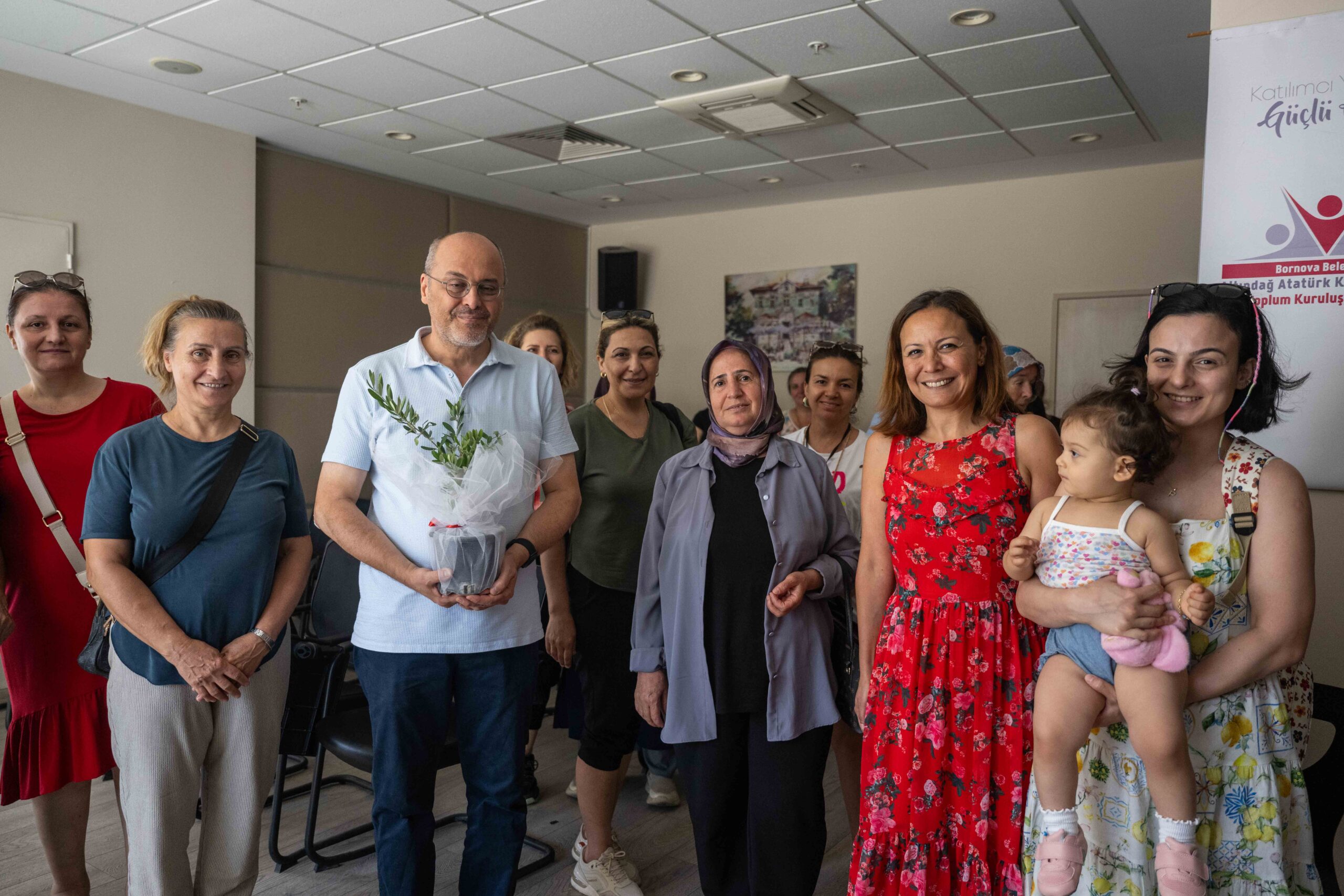 Bornova Belediyesi, kent bostanlarında üretim yapan kadınlara yönelik düzenlediği “Çocuklar