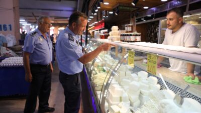 Bayraklı Belediyesi Zabıta Müdürlüğü ekipleri, vatandaşların güvenli ve uygun fiyatlı