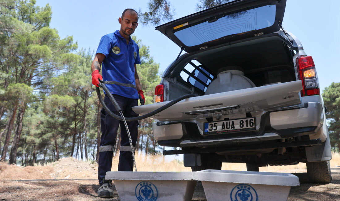Aşırı sıcak hava kent genelinde etkisini sürdürürken Buca Belediyesi, susuzlukla