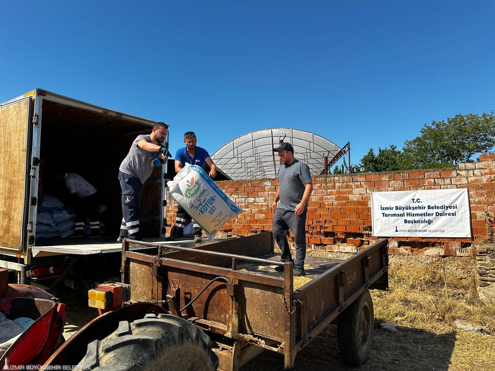 İzmir Büyükşehir Belediyesi, Ödemiş’te yangından etkilenen köylere toplam 13 ton