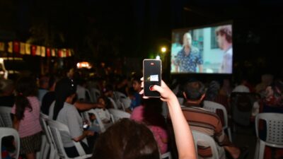 Bornova Belediyesi’nin Yaz Açıkhava Sinema Günleri, Büyükpark’ta “Kolonyo Cumhuriyeti” ile