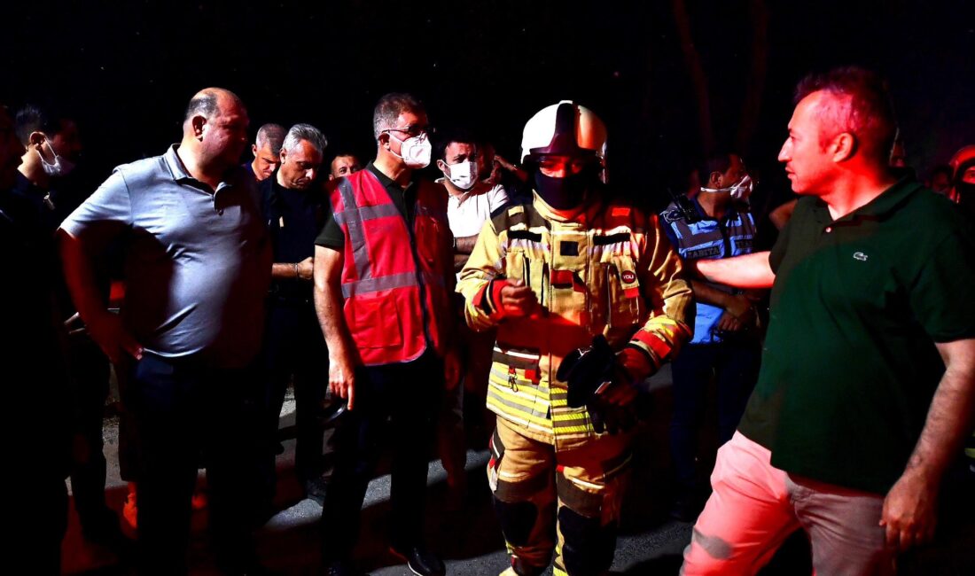 İzmir Büyükşehir Belediye Başkanı Cemil Tugay, 6 ilçede aynı anda
