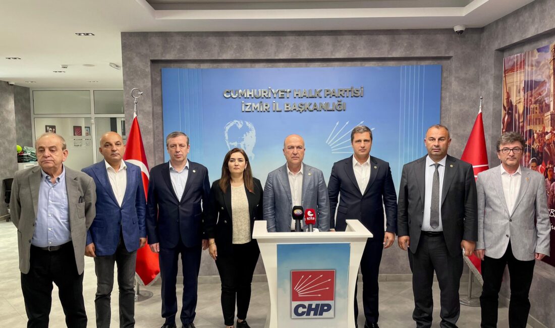 İzmir Büyükşehir Belediyesi'ne yönelik 157 kişilik gözaltı operasyonu sonrası CHP