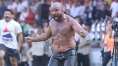 Edirne’de düzenlenen 664. Tarihi Kırkpınar Yağlı Güreşleri’nde başpehlivanlığı, finalde Feyzullah