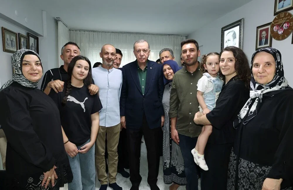Erdoğan, darbe girişiminde üç yakınını kaybeden 99 yaşındaki Muzaffer Gülşen’in